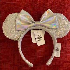 Disney parks Magic Mirror Metallic Ears